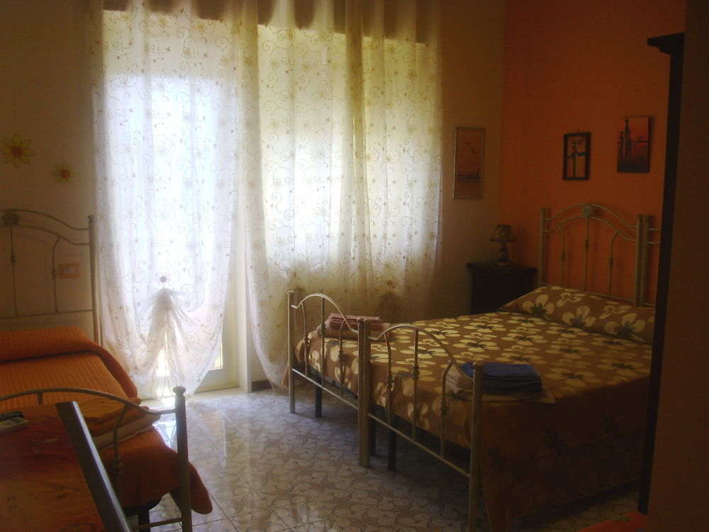 カターニア A Casa Di Marco Bed & Breakfast エクステリア 写真